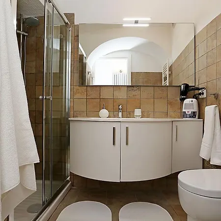 Charming Private Flat Navona Square Апартаменты Рим