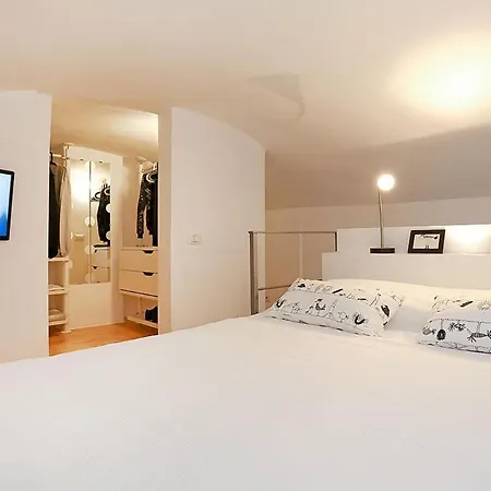 Charming Private Flat Navona Square * Рим