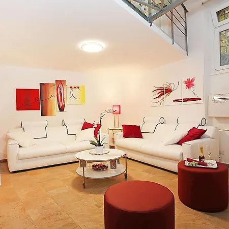 Charming Private Flat Navona Square Апартаменты *