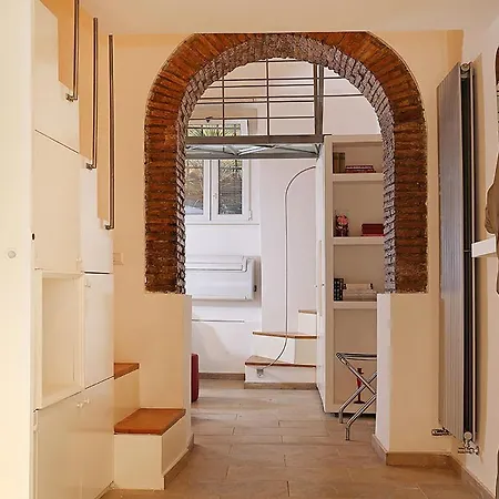 Charming Private Flat Navona Square Апартаменты Рим